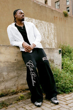 Load image into Gallery viewer, GCLO 𝓬𝓾𝓻𝓼𝓲𝓿𝓮 Sweatpants - Black/Pearl White