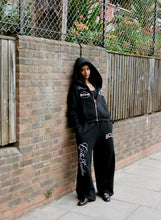 Load image into Gallery viewer, GCLO 𝓬𝓾𝓻𝓼𝓲𝓿𝓮 Sweatpants - Black/Pearl White